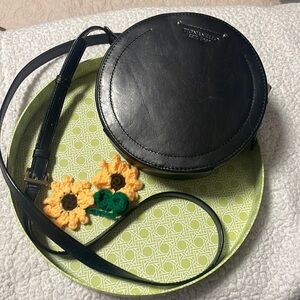 TINGANELLO canteen leather Elegant Black Round Crossbody Bag